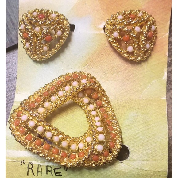 VTG Rare Hattie Carnegie Coral and White Stone Brooch and Clip-on Earrings Set - Picture 15 of 15